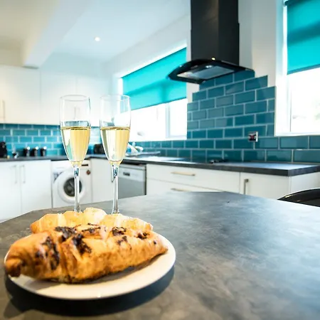 Lovely 3 Bedroom House - Close To All Attractions - Free Parking Tamworth Exterior foto