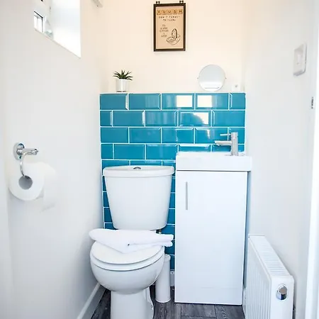 Lovely 3 Bedroom House - Close To All Attractions - Free Parking Tamworth Exterior foto