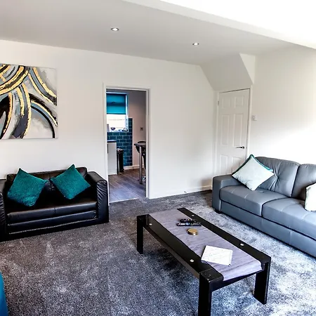Lovely 3 Bedroom House - Close To All Attractions - Free Parking Tamworth Exterior foto