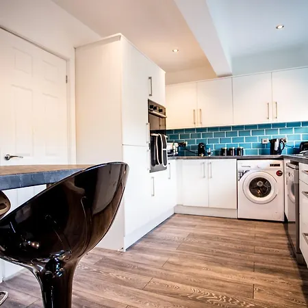 Lovely 3 Bedroom House - Close To All Attractions - Free Parking Tamworth Exterior foto