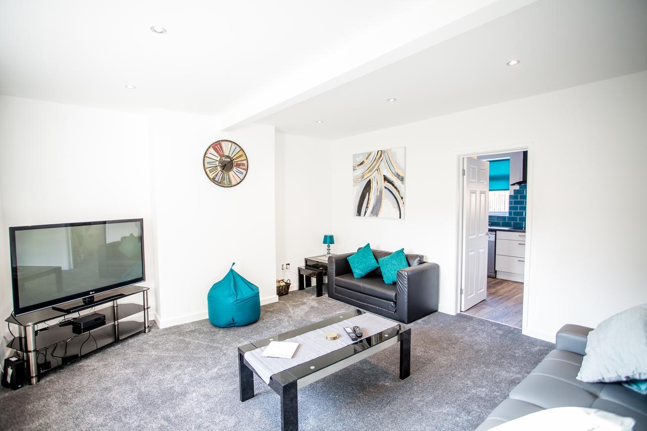Lovely 3 Bedroom House - Close To Attractions - Free Parking Holiday home *