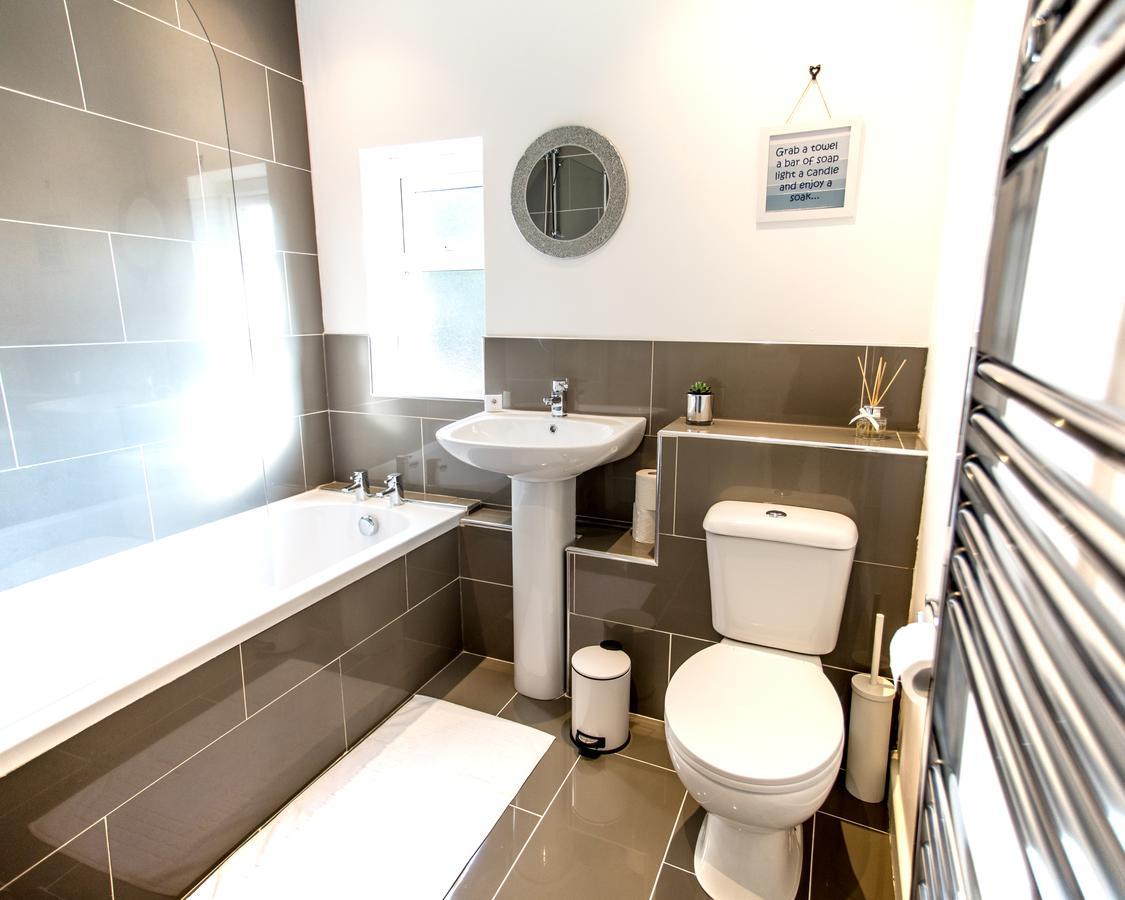 Lovely 3 Bedroom House - Close To Attractions - Free Parking Tamworth