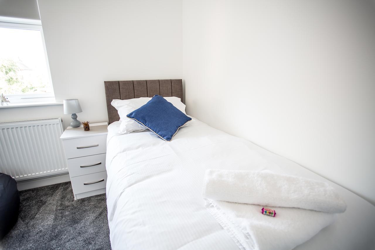 Lovely 3 Bedroom House - Close To Attractions - Free Parking Tamworth