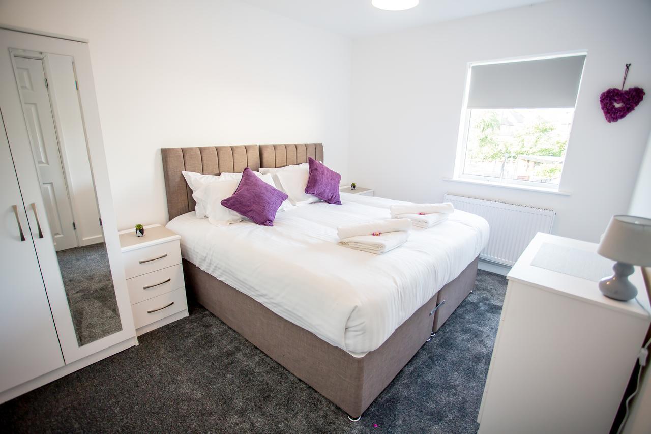 Lovely 3 Bedroom House - Close To Attractions - Free Parking Holiday home *