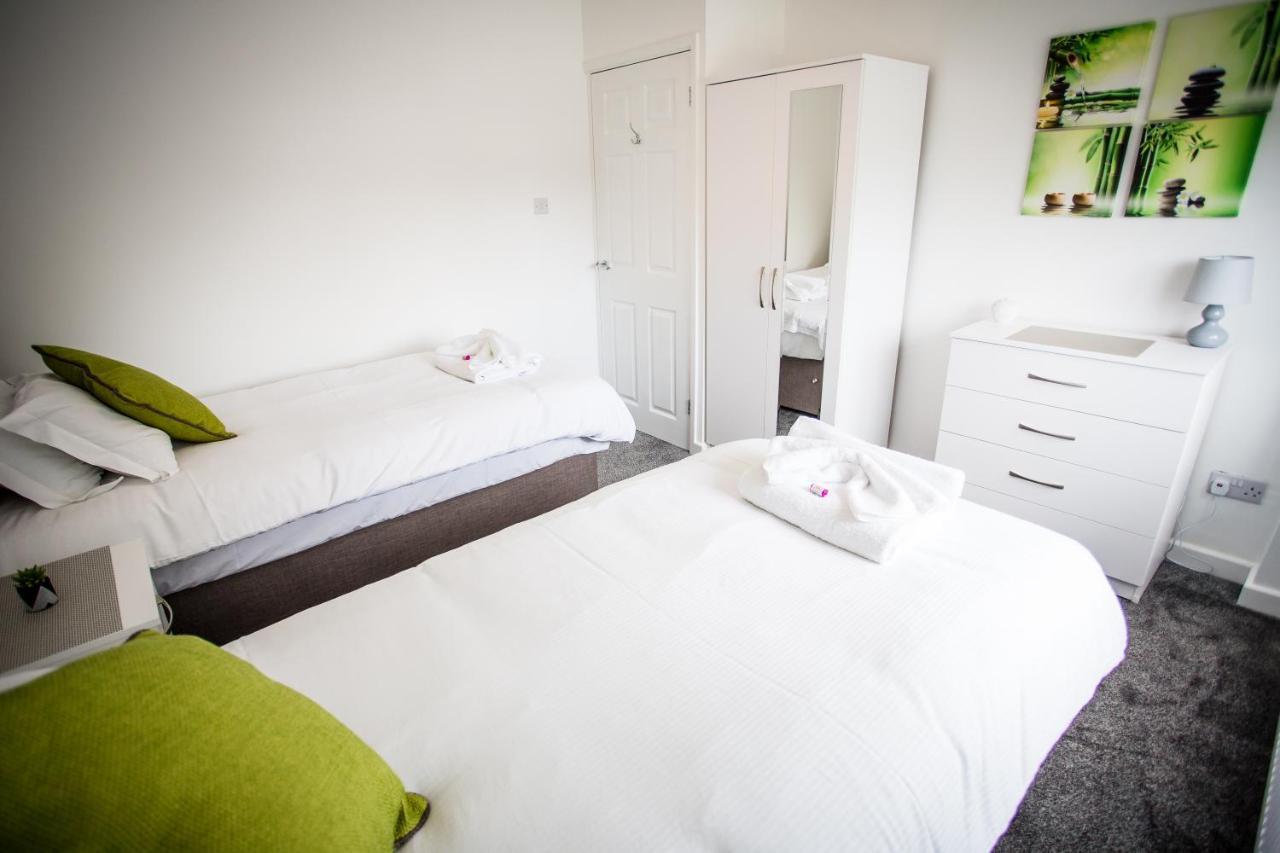 Lovely 3 Bedroom House - Close To Attractions - Free Parking